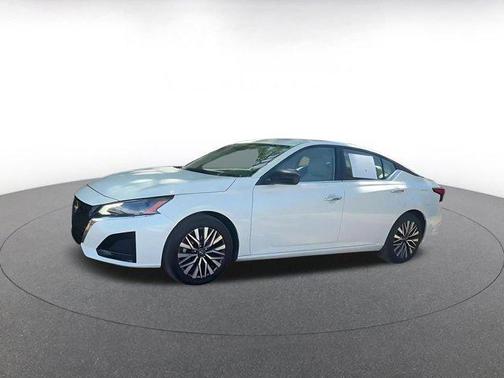 Pearl White Tricoat 2025 Nissan Altima SV FWD