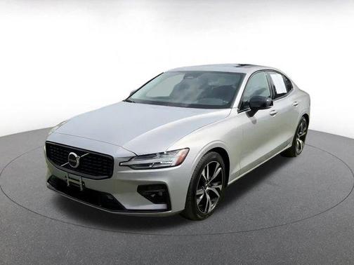 2024 Volvo S60 B5 Core Dark Theme
