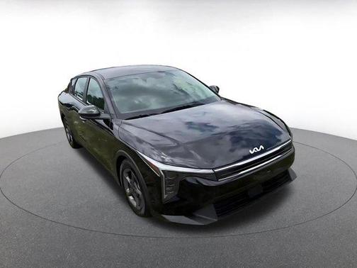 Aurora Black Pearl 2025 Kia K4 LXS