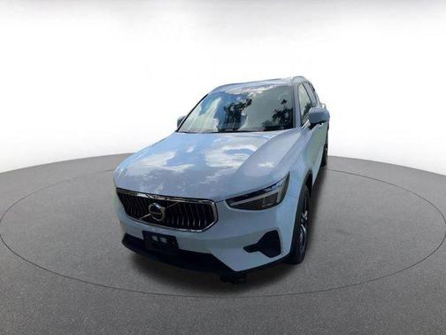 2024 Volvo XC40 CORE