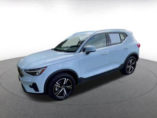2024 Volvo XC40 CORE