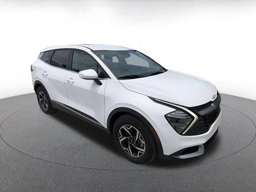 Glacial White Pearl 2025 Kia Sportage LX