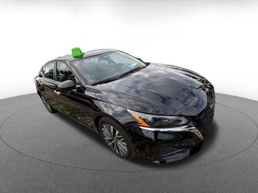 Super Black 2025 Nissan Altima SV FWD