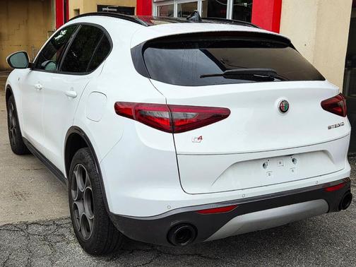 Alfa White 2022 Alfa Romeo Stelvio Ti