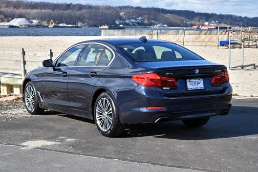 Photo 3 of 37 of 2019 BMW 540 i xDrive