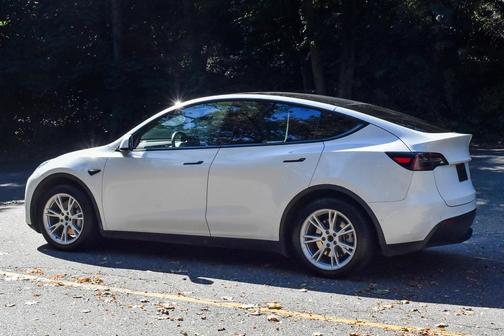 2022 Tesla Model Y Long Range Dual Motor All-Wheel Drive