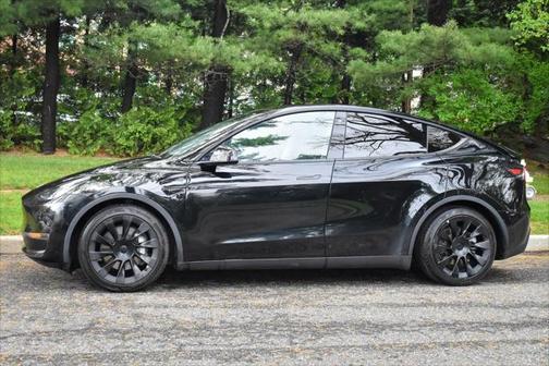 2022 Tesla Model Y Long Range Dual Motor All-Wheel Drive