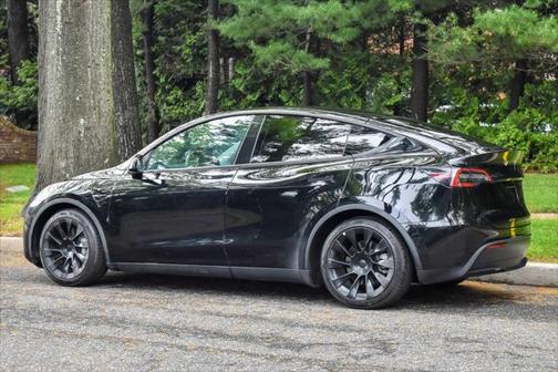 2022 Tesla Model Y Long Range Dual Motor All-Wheel Drive