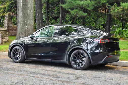 2022 Tesla Model Y Long Range Dual Motor All-Wheel Drive