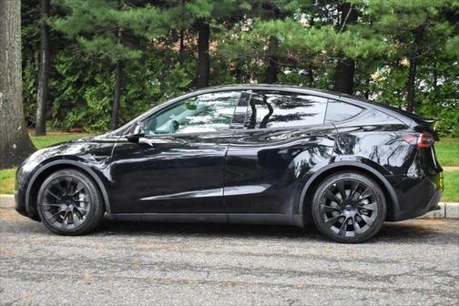 2022 Tesla Model Y Long Range Dual Motor All-Wheel Drive