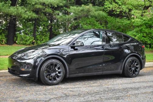 2022 Tesla Model Y Long Range Dual Motor All-Wheel Drive