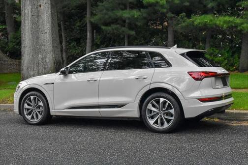 2021 Audi e-tron Premium Plus