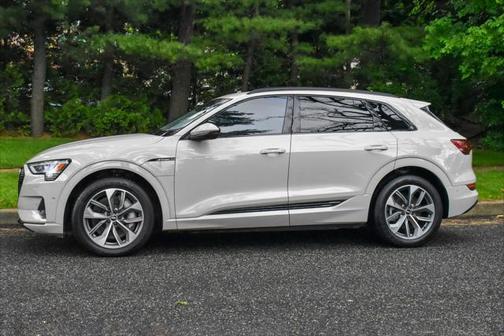 2021 Audi e-tron Premium Plus