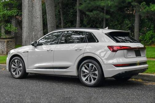 2021 Audi e-tron Premium Plus