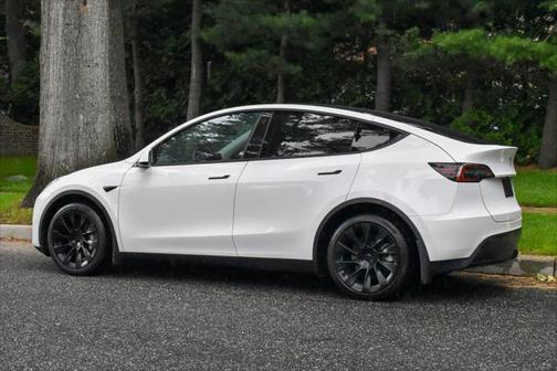 2022 Tesla Model Y Long Range Dual Motor All-Wheel Drive