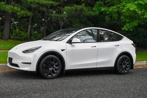 2022 Tesla Model Y Long Range Dual Motor All-Wheel Drive
