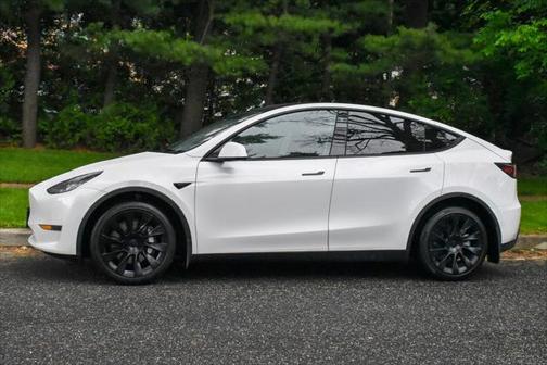 2022 Tesla Model Y Long Range Dual Motor All-Wheel Drive