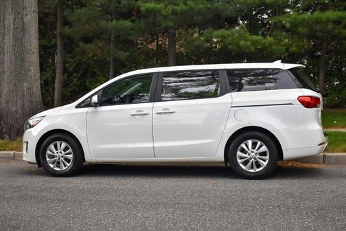 Clear White 2018 Kia Sedona L