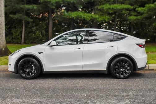 2022 Tesla Model Y Long Range Dual Motor All-Wheel Drive