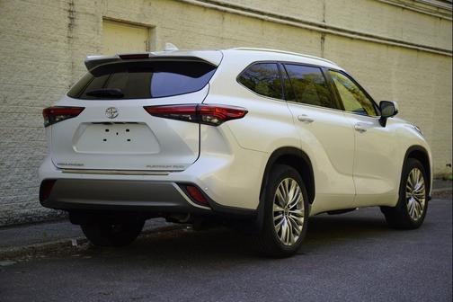 Wind Chill Pearl 2023 Toyota Highlander XSE