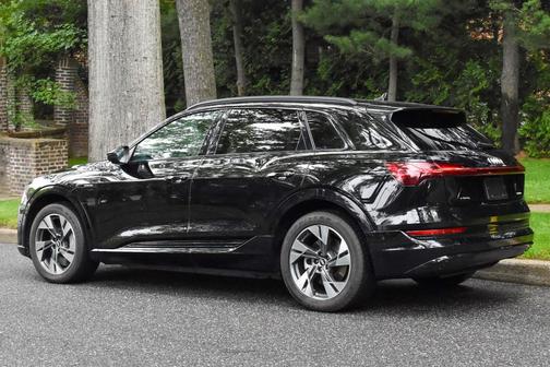 2021 Audi e-tron Premium
