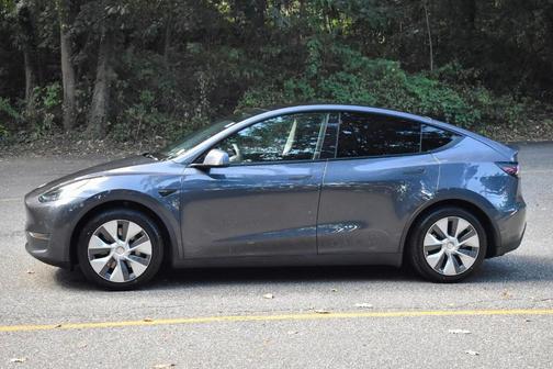 2022 Tesla Model Y Long Range Dual Motor All-Wheel Drive