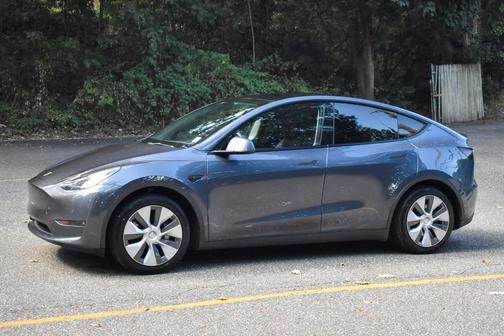 2022 Tesla Model Y Long Range Dual Motor All-Wheel Drive