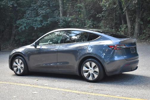 2022 Tesla Model Y Long Range Dual Motor All-Wheel Drive