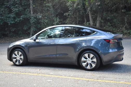 2022 Tesla Model Y Long Range Dual Motor All-Wheel Drive