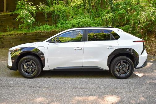 Wind Chill Pearl 2023 Toyota bZ4X XLE