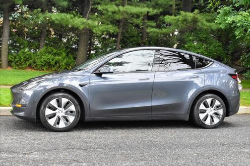 2022 Tesla Model Y Long Range Dual Motor All-Wheel Drive