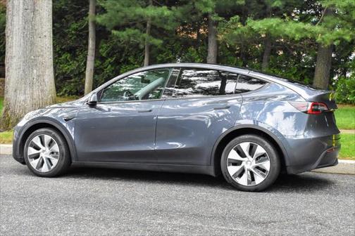 2022 Tesla Model Y Long Range Dual Motor All-Wheel Drive