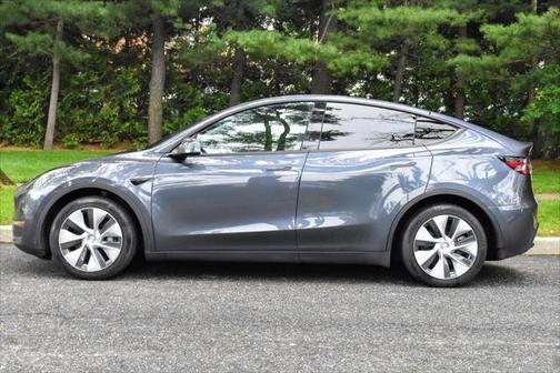 2022 Tesla Model Y Long Range Dual Motor All-Wheel Drive
