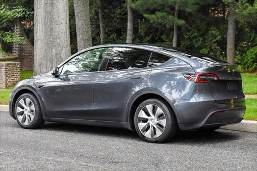 2022 Tesla Model Y Long Range Dual Motor All-Wheel Drive