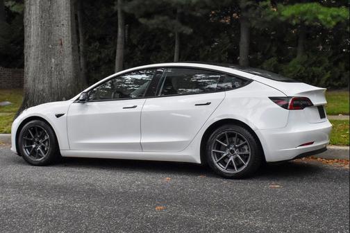 Pearl White Multi-Coat 2023 Tesla Model 3 Standard Range