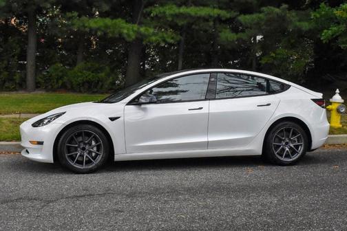 Pearl White Multi-Coat 2023 Tesla Model 3 Standard Range