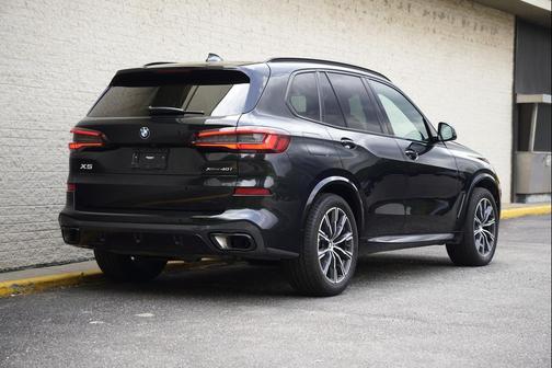 Black 2023 BMW X5 xDrive40i