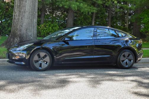 Solid Black 2022 Tesla Model 3 Standard Range