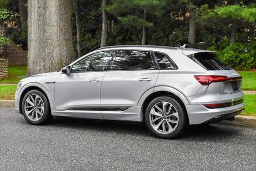 2021 Audi e-tron Premium Plus