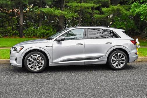 2021 Audi e-tron Premium Plus