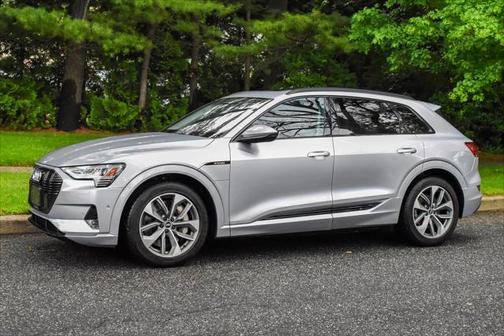 2021 Audi e-tron Premium Plus