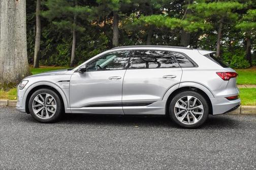 2021 Audi e-tron Premium Plus