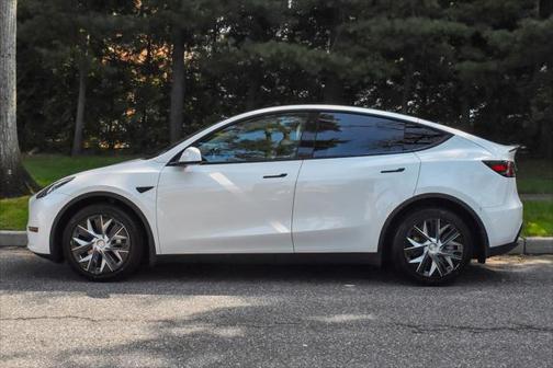 2022 Tesla Model Y Long Range Dual Motor All-Wheel Drive