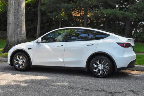 2022 Tesla Model Y Long Range Dual Motor All-Wheel Drive