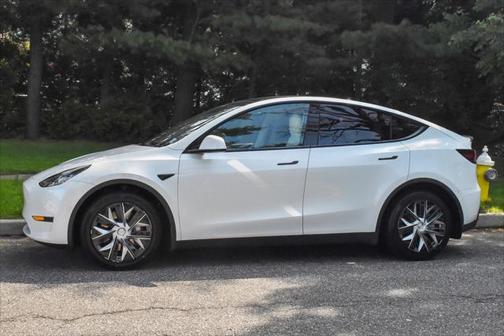 2022 Tesla Model Y Long Range Dual Motor All-Wheel Drive