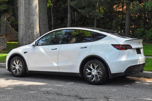 2022 Tesla Model Y Long Range Dual Motor All-Wheel Drive