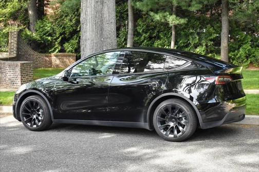 2022 Tesla Model Y Long Range Dual Motor All-Wheel Drive