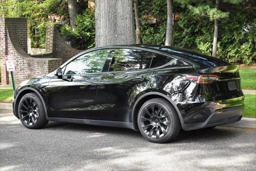 2022 Tesla Model Y Long Range Dual Motor All-Wheel Drive