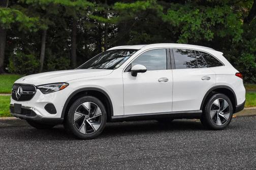 White 2024 Mercedes-Benz GLC 300 4MATIC