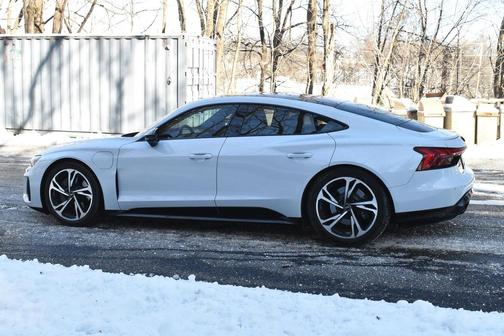 2022 Audi e-tron GT Premium Plus